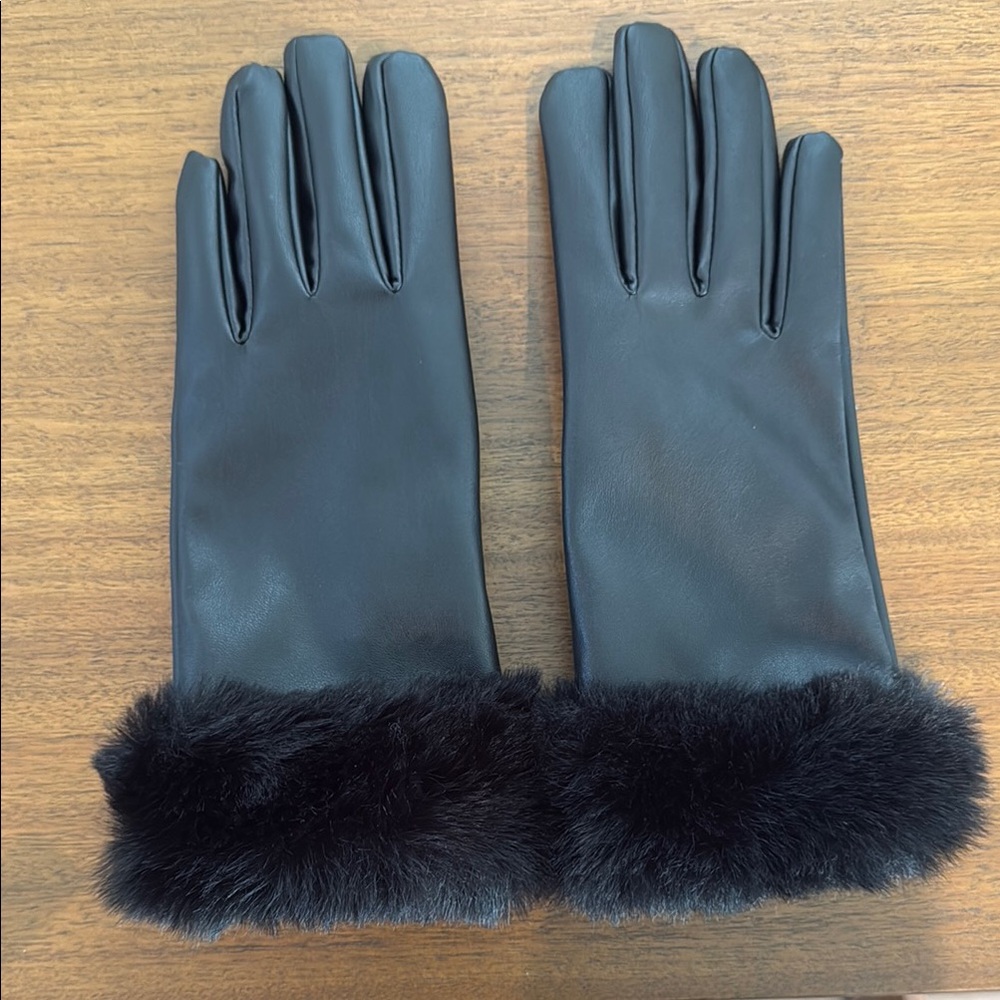Elegant Black Fur-Trimmed Gloves